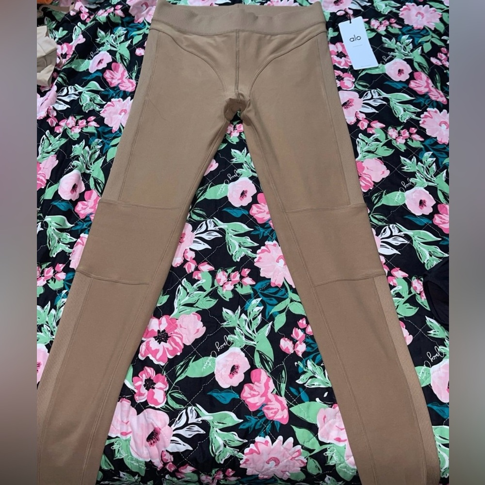 ALO leggings